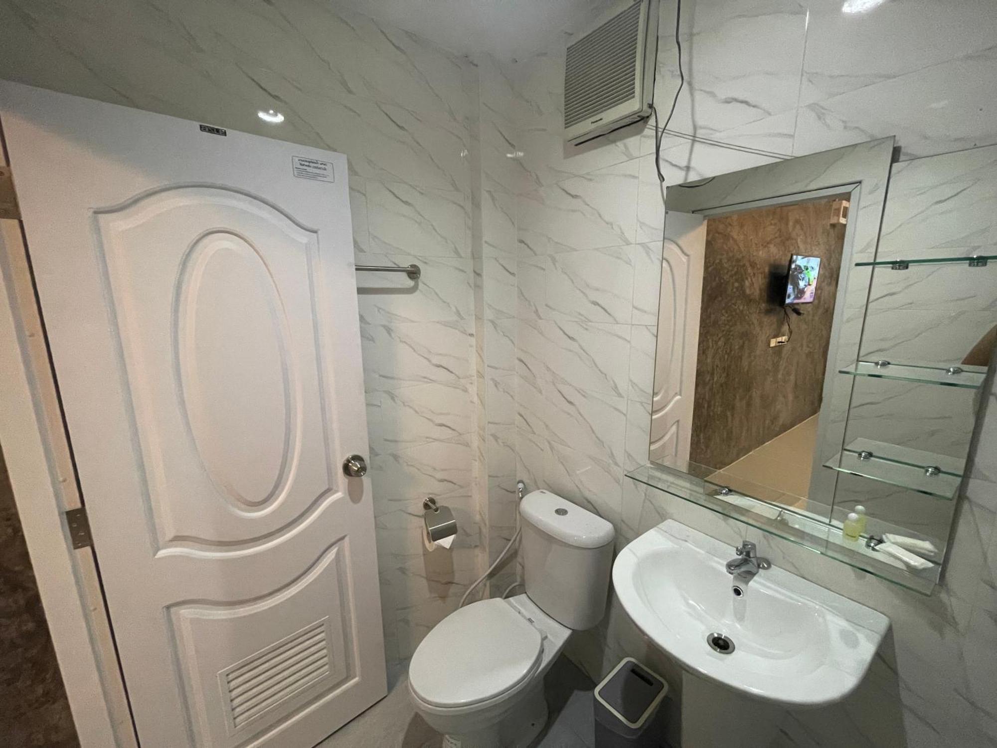 Mondee House @The Airport Hotel Таланг Екстериор снимка